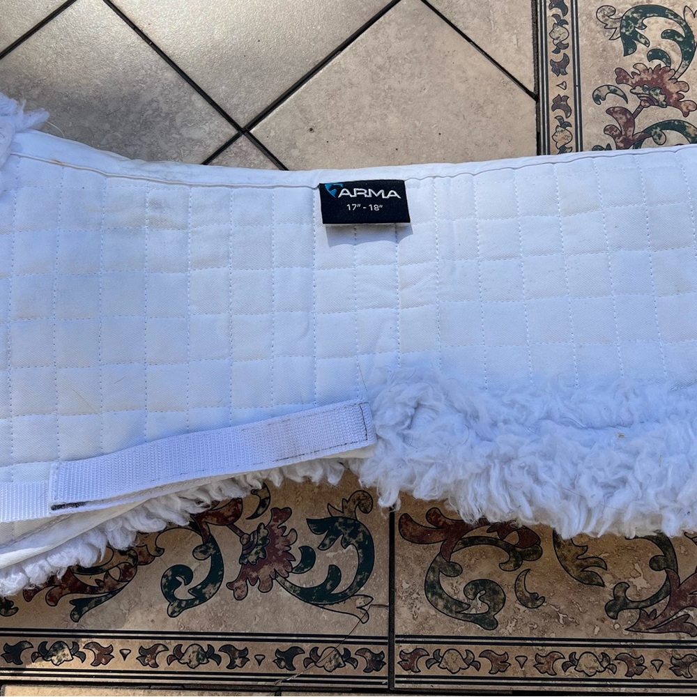 Arma White Quilted Half Pad